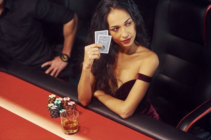 Layar permainan Bikini Paradise di aplikasi mobile pragmatic 168 menampilkan gulungan slot dengan tema tropis